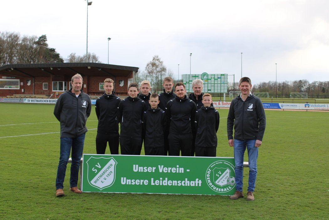 Bild der Schiedsrichter vom SV Wietmarschen mit Mathis Timmers und Konrad Klüsener
